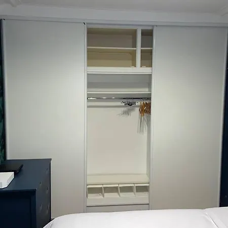 Hr Jouffroy - Cardinet Apartment